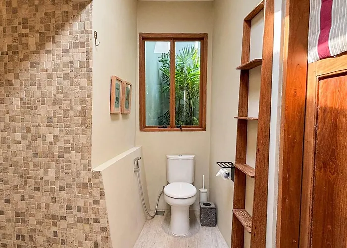 Ferienhaus New 4br Peaceful Garden And Rooftop Kerobokan