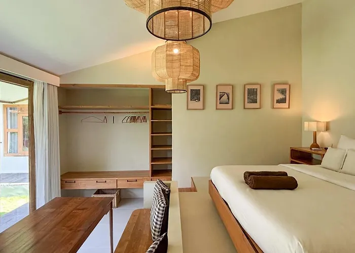 Ferienhaus New 4br Peaceful Garden And Rooftop Kerobokan