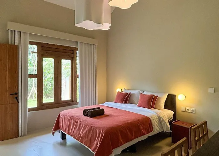 New 4br Peaceful Garden And Rooftop Ferienhaus Kerobokan