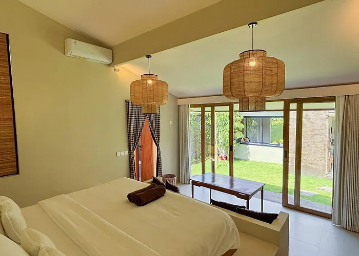 Ferienhaus New 4br Peaceful Garden And Rooftop Kerobokan